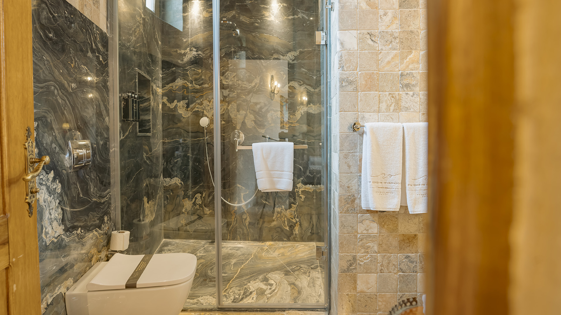 Deluxe Room – Room 303