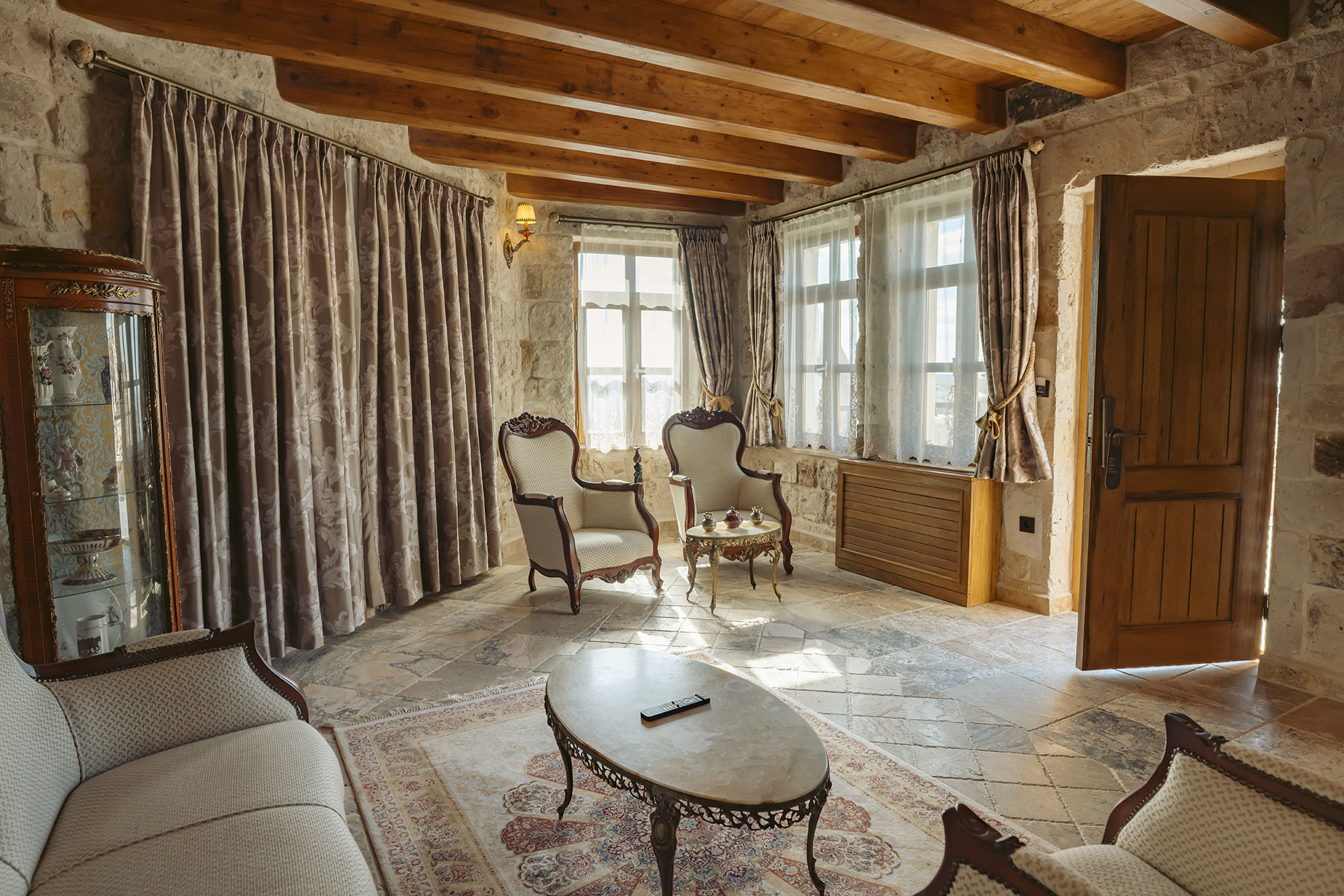 Royal Cave Suite