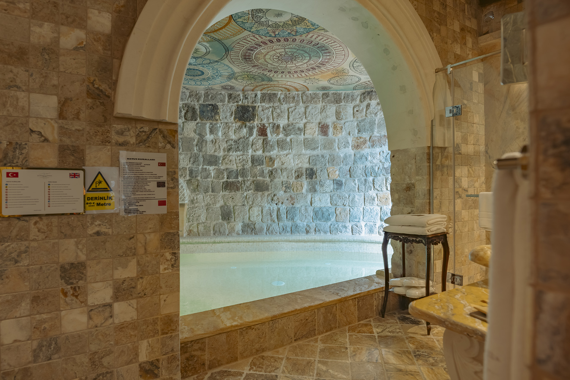 Royal Cave Suite