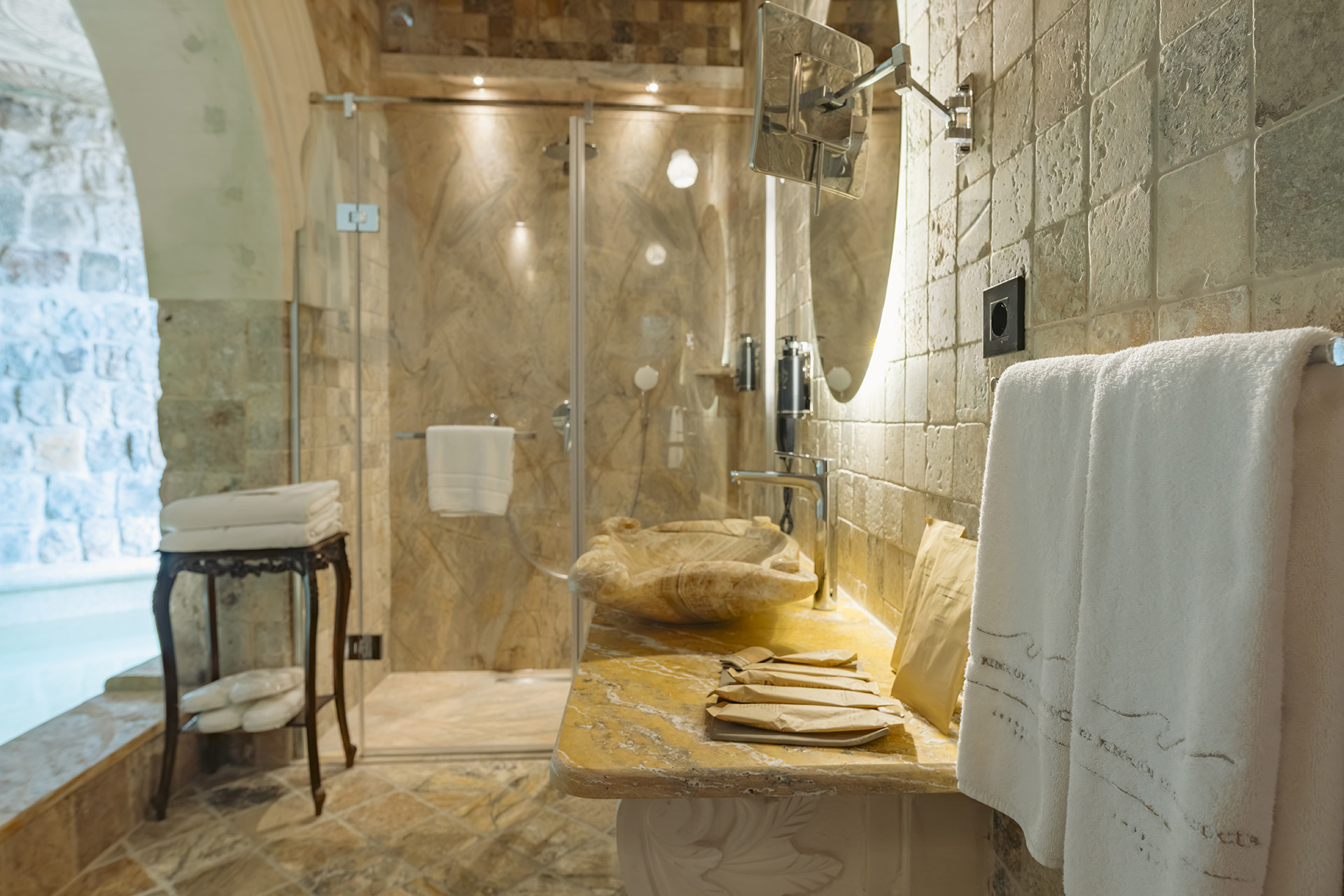 Royal Cave Suite