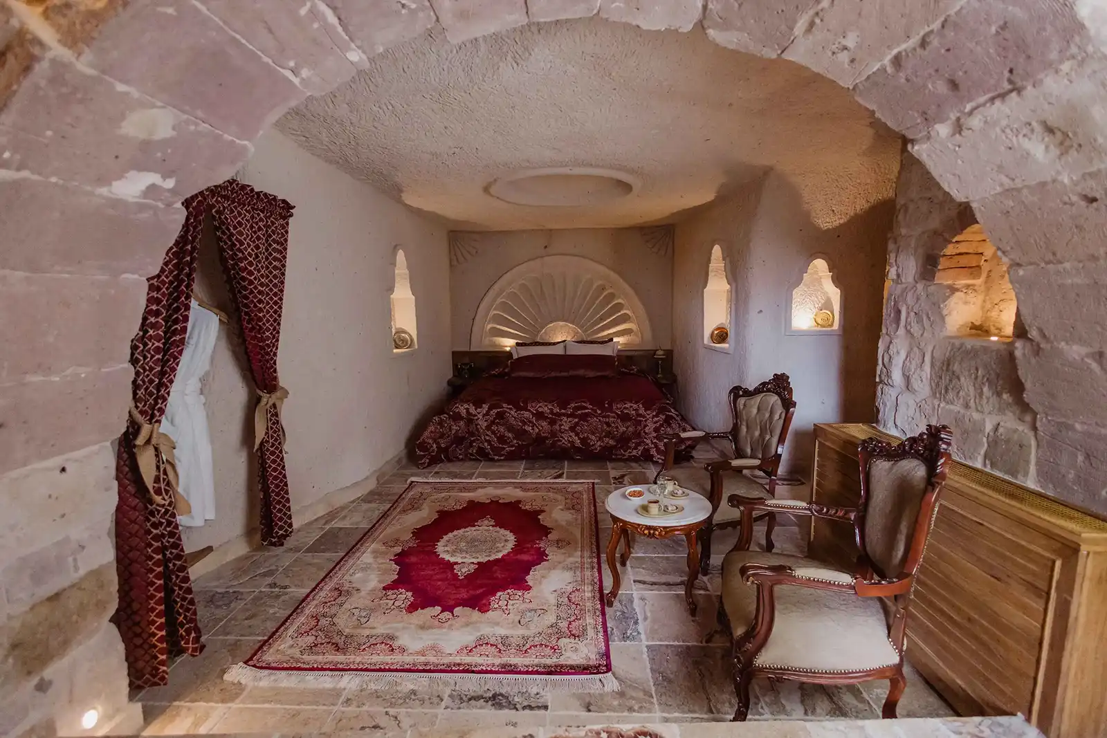 Royal Cave Suites Detail