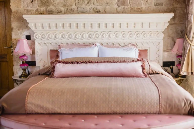 rooms-Royal-Cave-Suites-307-004