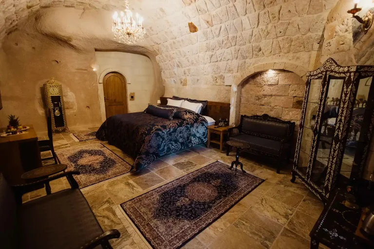 rooms-Junior-Cave-Suites-204-004-1600